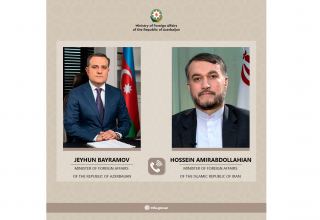 Azerbaijani, Iranian FMs hold phone talk