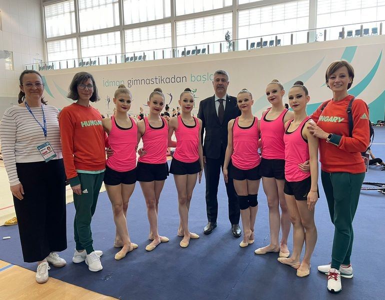Посол Венгрии в Азербайджане встретился со спортсменками своей страны в рамках Международного турнира по художественной гимнастике AGF Trophy (ФОТО)