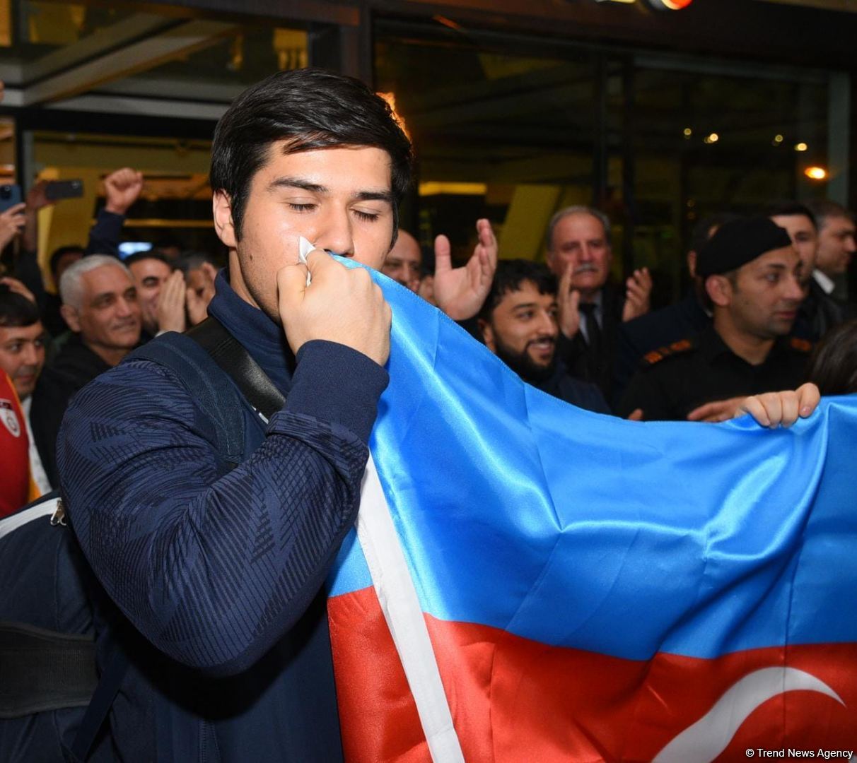 Азербайджанские спортсмены вернулись из Еревана в Баку (ФОТО)