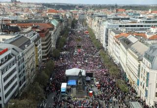 В Праге проходит многотысячный митинг с экономическими требованиями к властям
