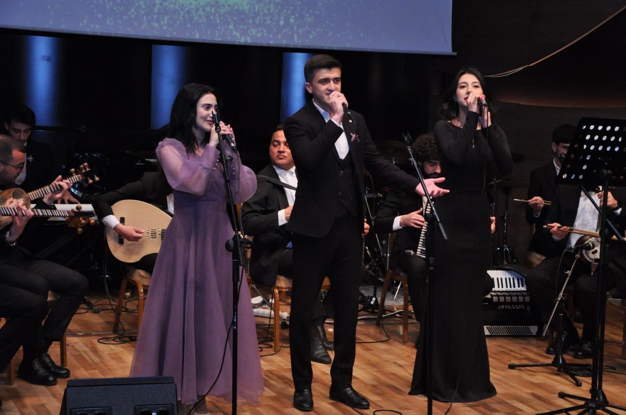 Как исполнять сердцем и душою – молодежный вечер в Баку (ФОТО)