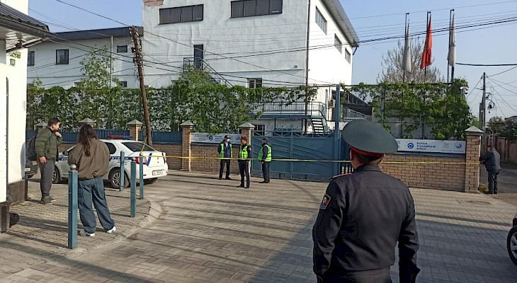 В Бишкеке эвакуированы ученики 9 школ из-за сообщений о бомбе
