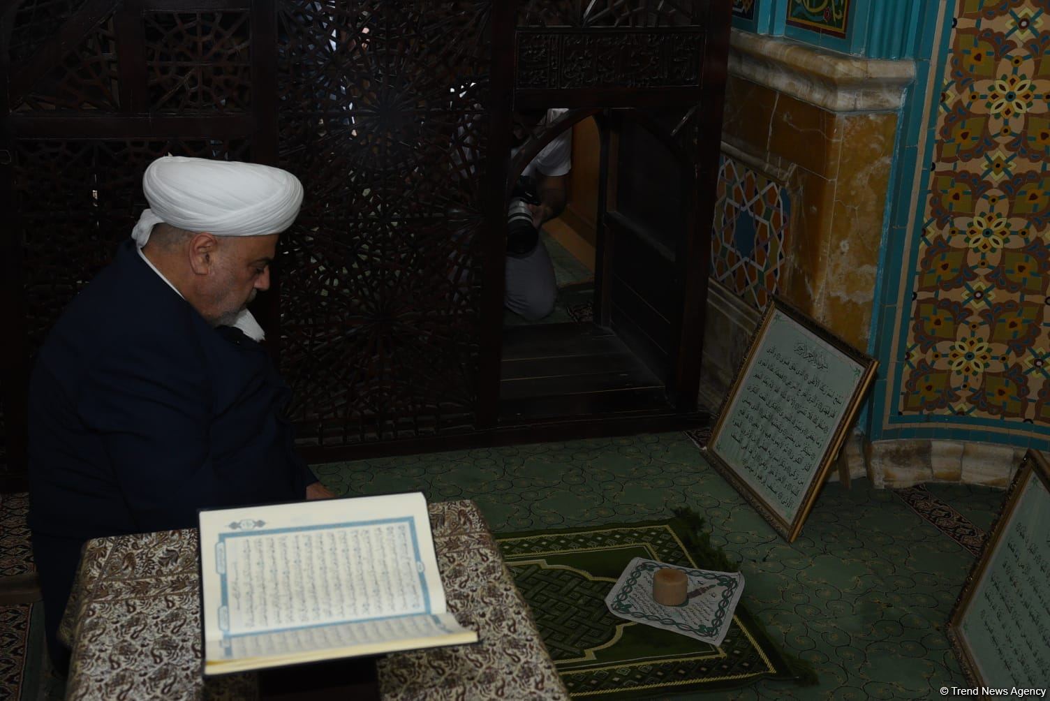 Prayer on occasion of Ramadan Holiday performed in Taza Pir Mosque in Baku (PHOTO)