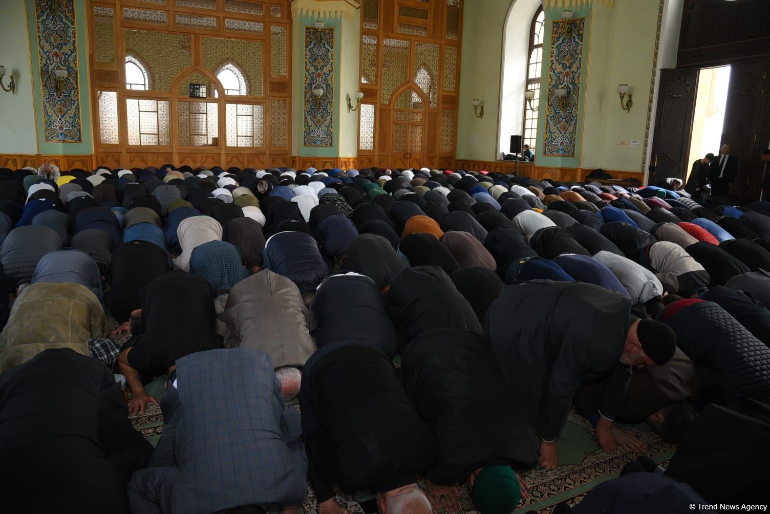 10 апреля 2024 у мусульман. Мусульманская мечеть. Мусульмане в мечети. Мечеть Тезепир. Рамадан мечеть.