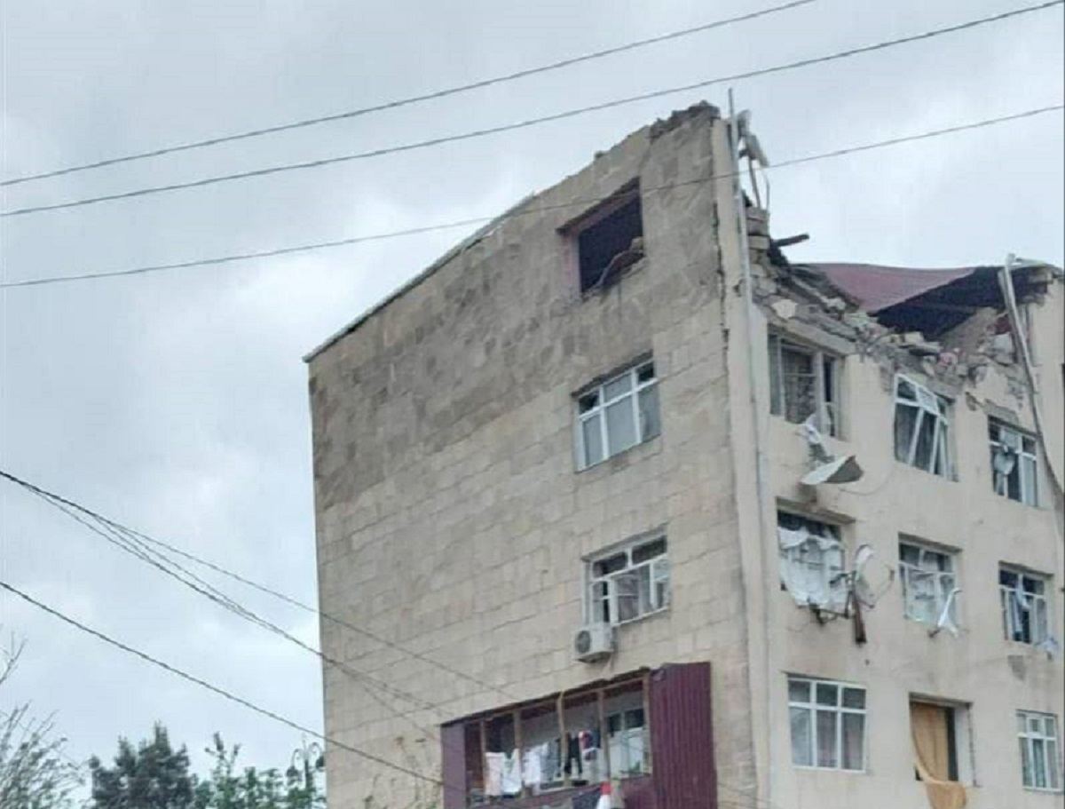 В жилом здании в Билясуваре произошел взрыв (ФОТО/ВИДЕО)