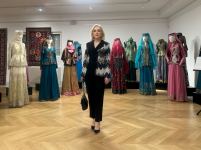 В Белграде с успехом  представлена экспозиция национальных костюмов Гюльнары Халиловой "Карабах" (ВИДЕО, ФОТО)