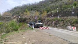 Sülhməramlılara aid içində ermənilər olan 2 avtomobil Laçın yolundan maneəsiz keçib (FOTO)