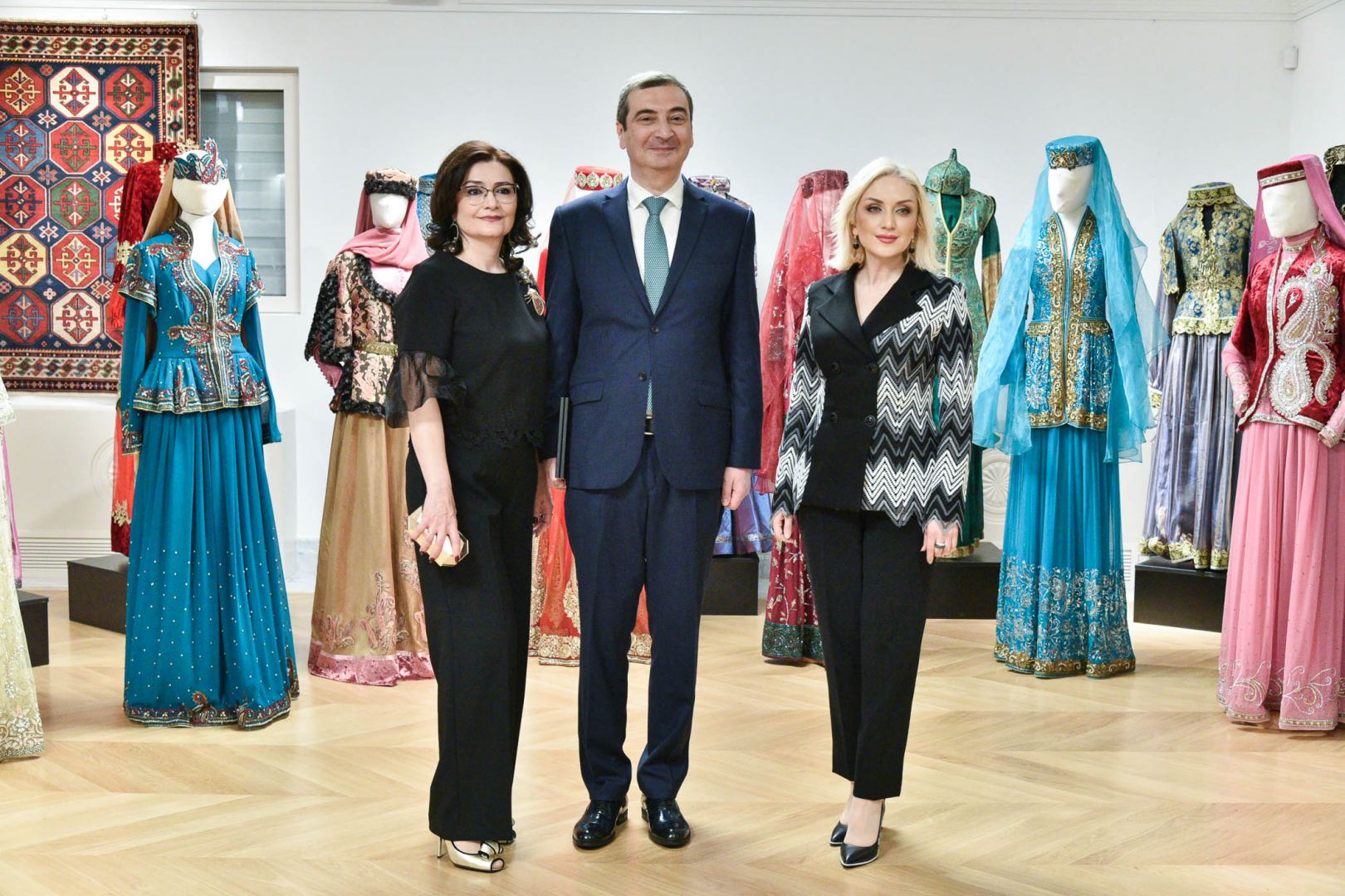 В Белграде с успехом  представлена экспозиция национальных костюмов Гюльнары Халиловой "Карабах" (ВИДЕО, ФОТО)