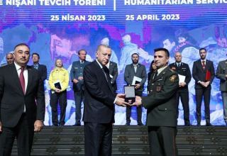 Erdogan awards head Azerbaijani military medical personnel for post-earthquake help (PHOTO)
