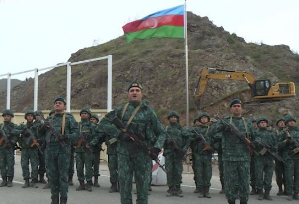 Azerbaijani border guards report to President Ilham Aliyev from checkpoint on Lachin-Khankendi road, hoist national flag (VIDEO)