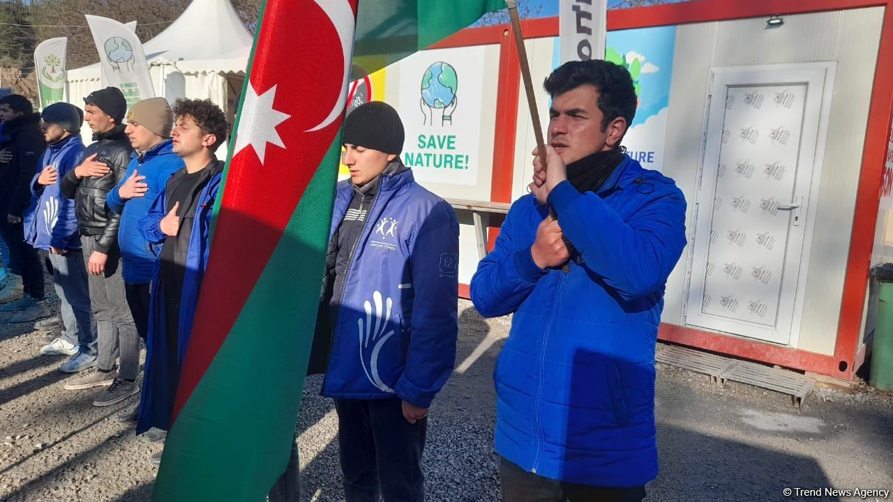 Peaceful protest of Azerbaijani eco-activists continues on Lachin-Khankendi road (PHOTO)