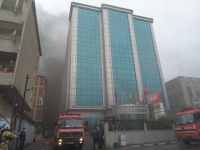 Türkiyədə Akit Media Qrupunun binasında yanğın baş verib (FOTO/VİDEO)