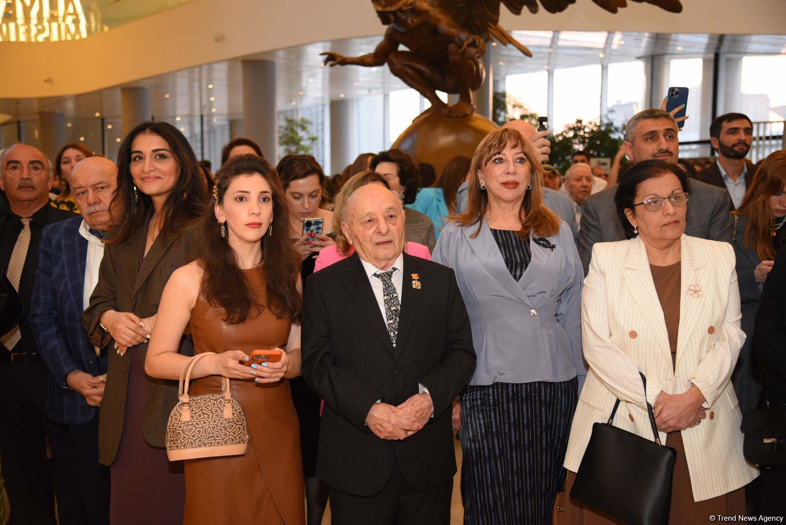 Впервые в Азербайджане открывшаяся выставка произведений Сальвадора Дали в Центре Гейдара Алиева вызвала большой интерес (ВИДЕО/ФОТО)