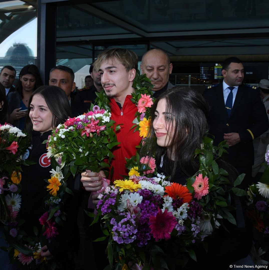 Turkish athletes who won 2023 European Weightlifting  Championship in Yerevan arrive in Baku (PHOTO)