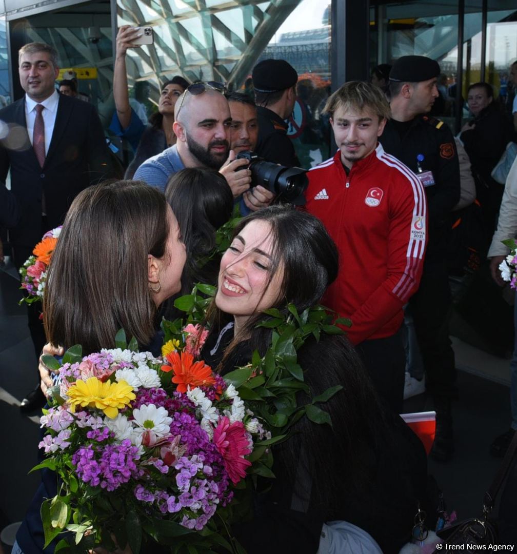 Turkish athletes who won 2023 European Weightlifting  Championship in Yerevan arrive in Baku (PHOTO)