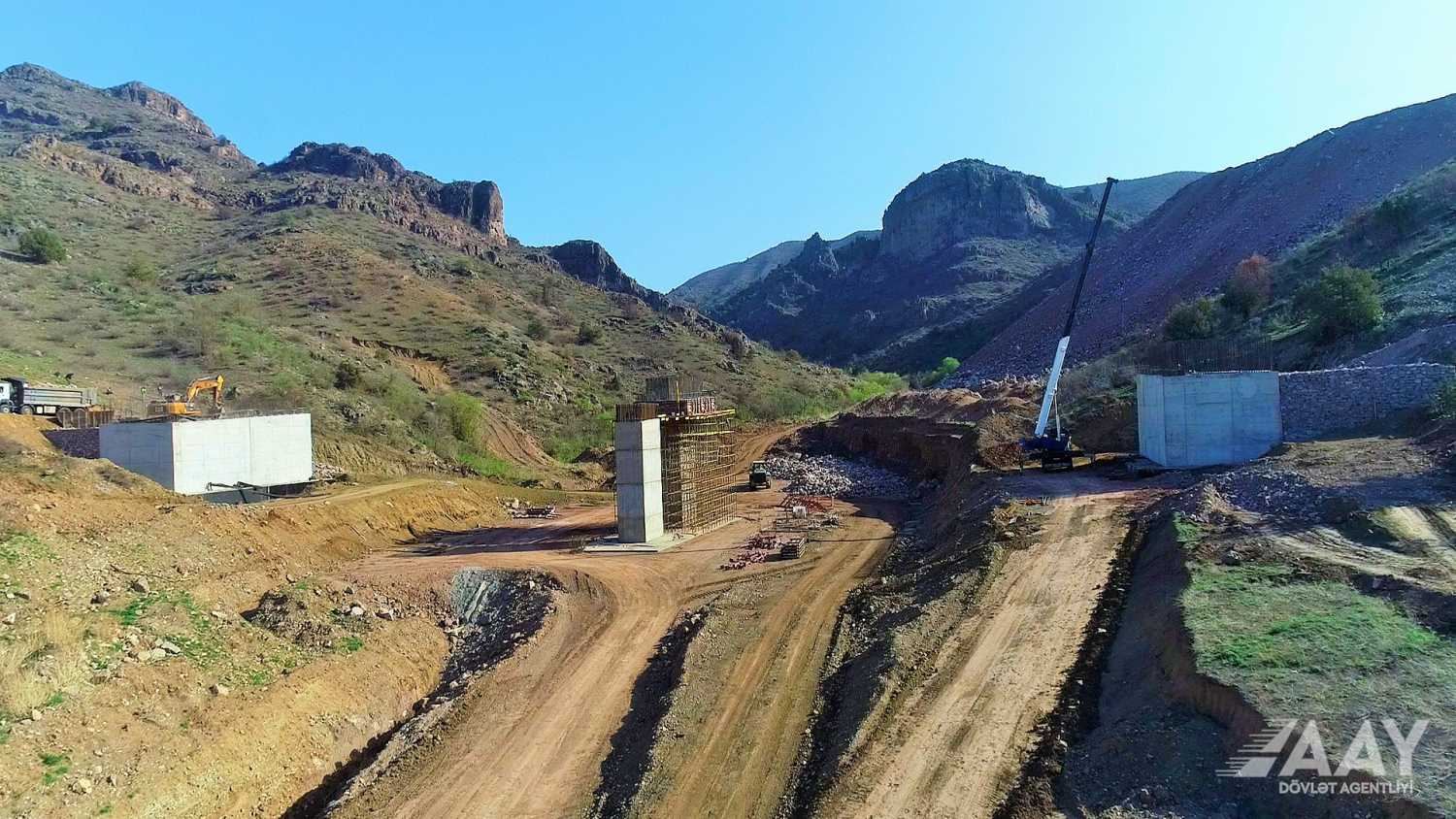 Xudafərin-Qubadlı-Laçın avtomobil yolunun inşası davam etdirilir (FOTO/VİDEO)
