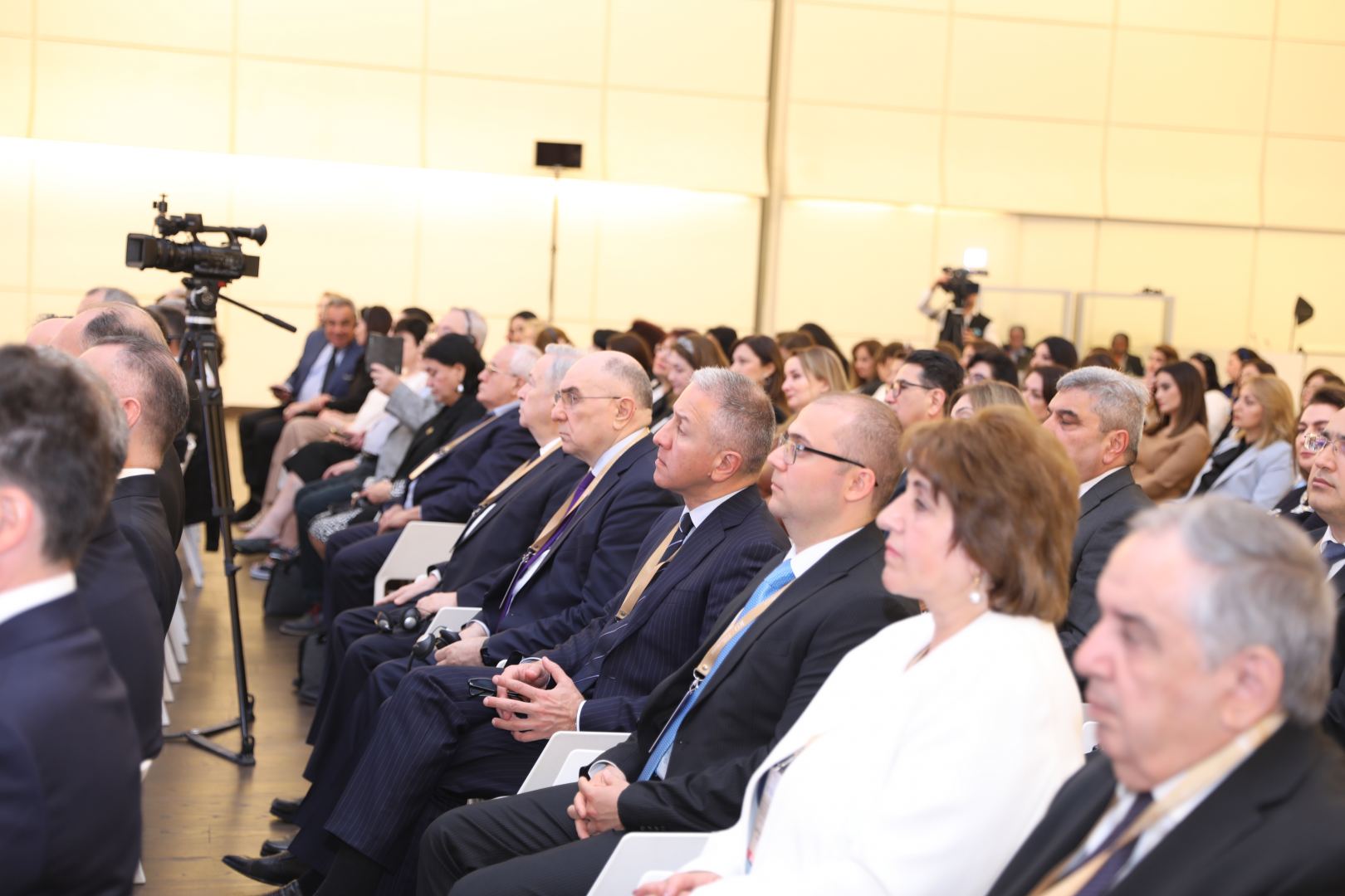 В Баку проходит международная научно-практическая конференция, посвященная 100-летнему юбилею выдающегося ученого-офтальмолога, академика Зарифы Алиевой (ФОТО)