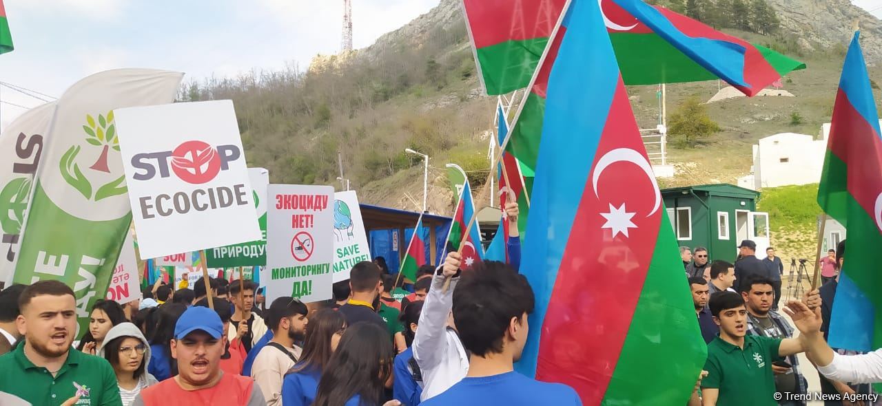 Временно приостановлена акция протеста азербайджанских экоактивистов на  дороге Лачин-Ханкенди (ФОТО/ВИДЕО)