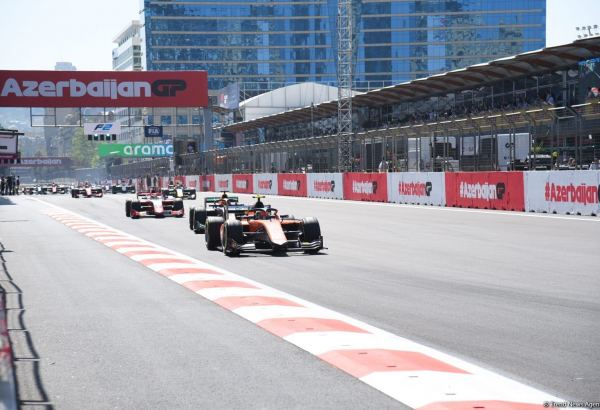 Formula 2 komandalarının birinci sprint yarışı başlayıb (FOTO)