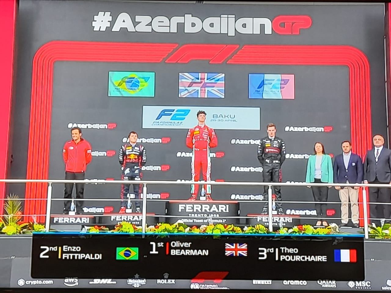 Награждены победители основной гонки "Формулы 2" (ФОТО)