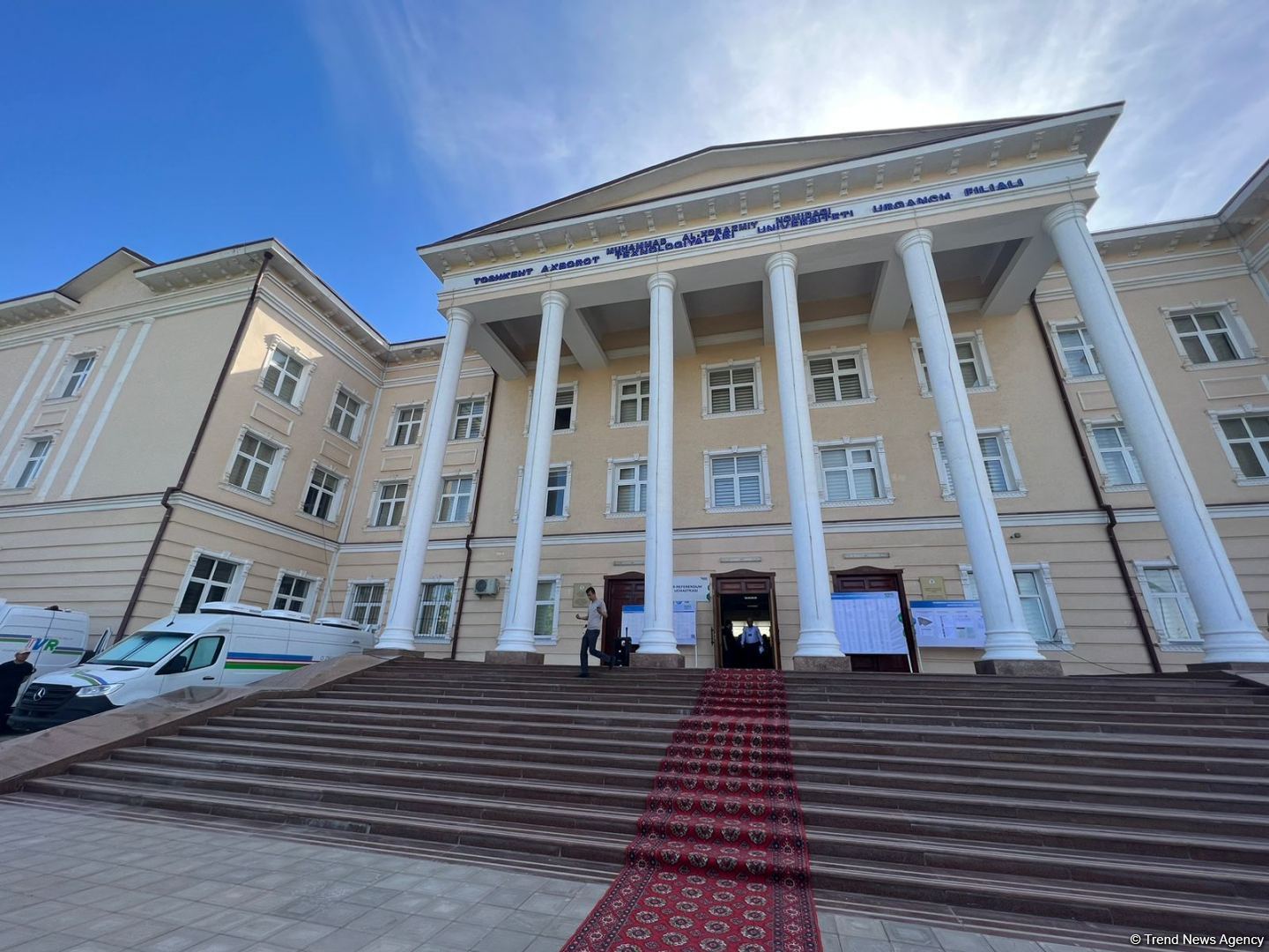 В узбекском городе Ургенч проходит голосование по поправкам в конституцию (ФОТО)