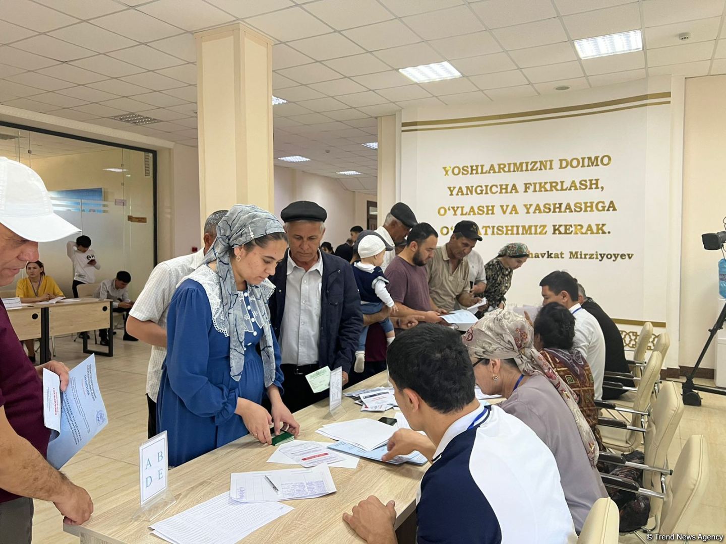 Voters cast ballots in referendum on amendments to Constitution in Uzbekistan’s Urgench (PHOTO)