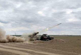Продолжаются учения ракетно-артиллерийских войск ВС Азербайджана (ВИДЕО)