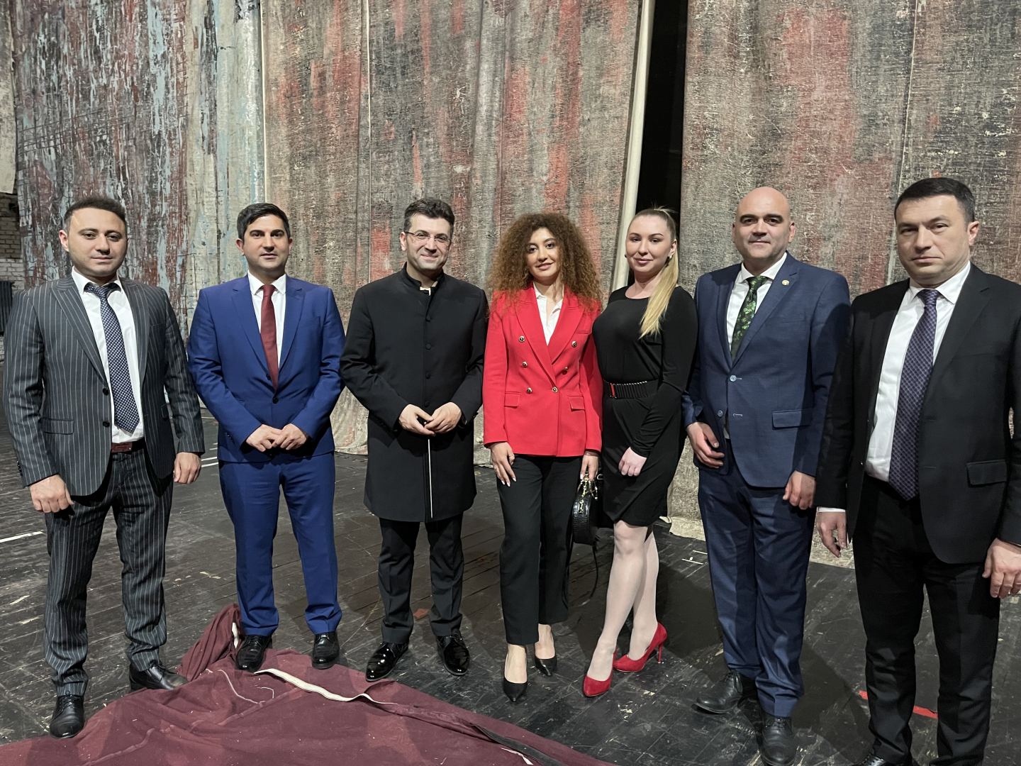 Впервые в истории театра Бухареста представлен спектакль под управлением азербайджанского дирижера (ФОТО)