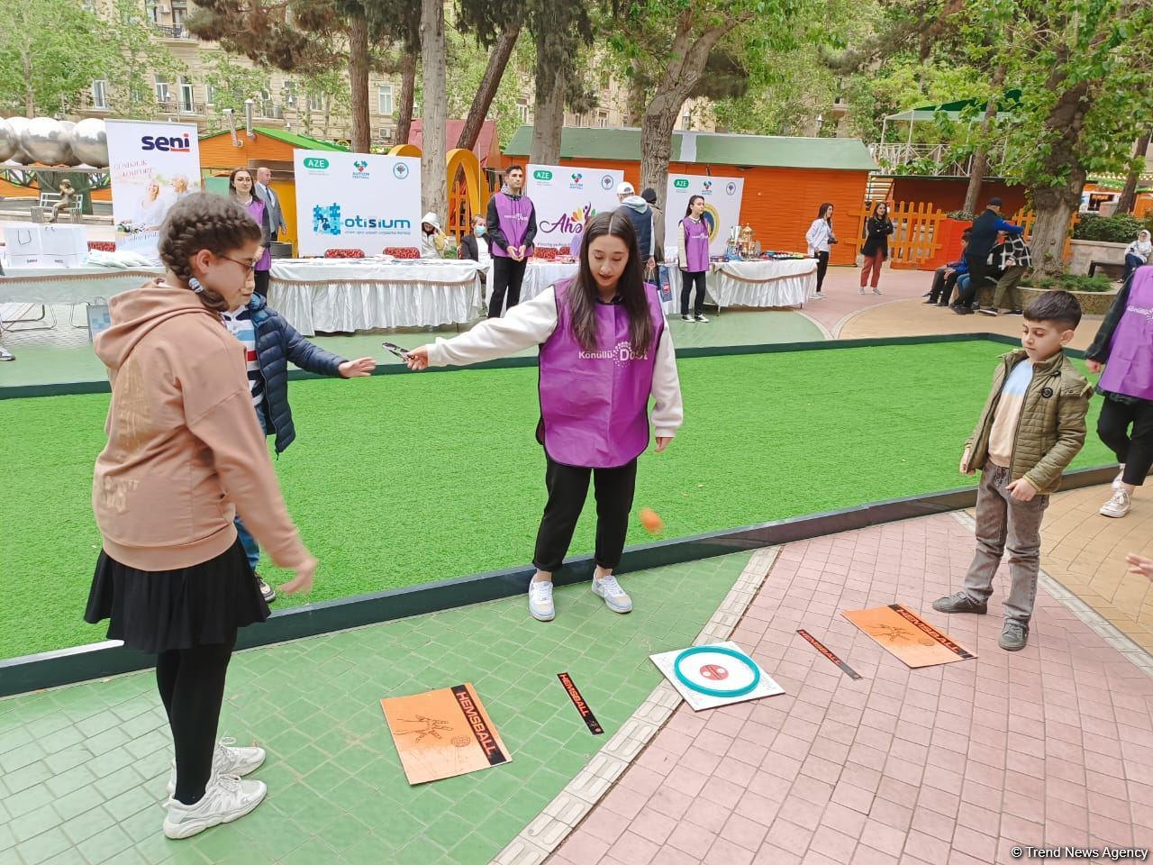 В Баку на Площади фонтанов начался фестиваль, организованный Азербайджанской ассоциацией аутизма (ФОТО/ВИДЕО)