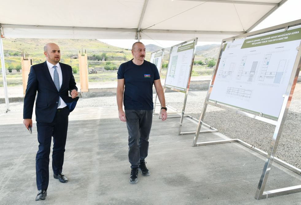 Президент Ильхам Алиев ознакомился с ходом строительных работ в здании средней школы в городе Джебраил (ФОТО/ВИДЕО)
