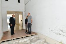 Президент Ильхам Алиев и Первая леди Мехрибан Алиева ознакомились с проектом реставрации полной средней школы в поселке Гадрут (ФОТО/ВИДЕО)