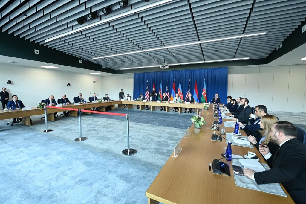 Завершился очередной раунд двусторонних переговоров между главами МИД Азербайджана и Армении (ФОТО)