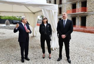 Президент Азербайджана Ильхам Алиев и Первая леди Мехрибан Алиева ознакомились в Шуше со строительством жилого комплекса из 23 зданий (ФОТО/ВИДЕО)