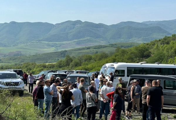 İsveçin beynəlxalq səyahətçiləri Azıx mağarasında (FOTO)