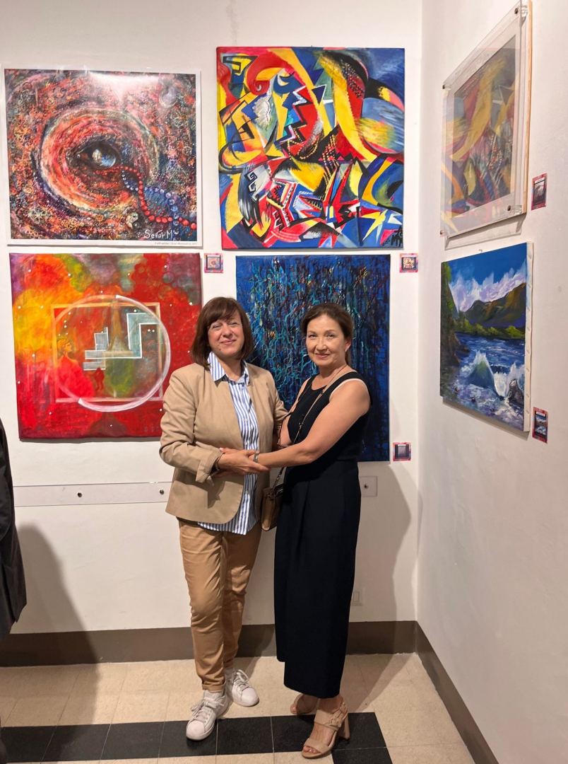 Картины азербайджанских художников представлены в Италии (ФОТО)
