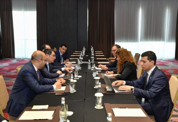 Azerbaijan, EBRD discuss ways to expand cooperation (PHOTO)