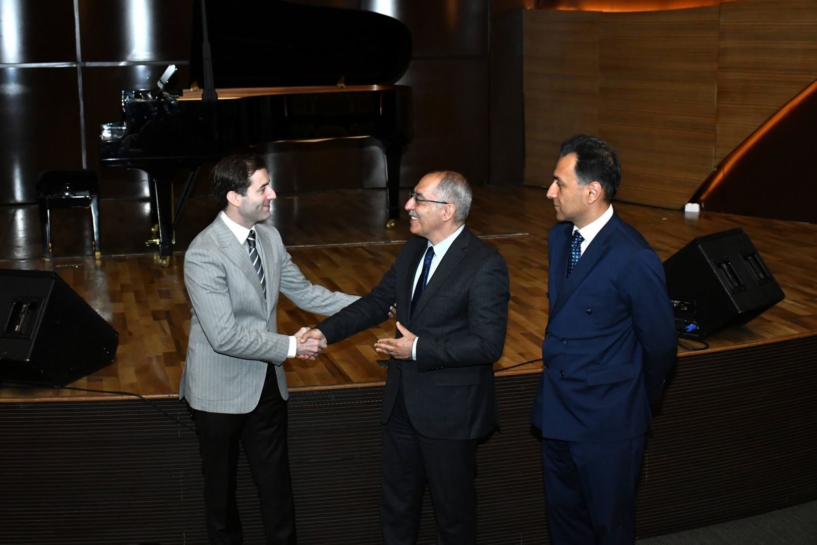 Новый директор Международного центра мугама Сахиб Пашазаде представлен коллективу (ФОТО)