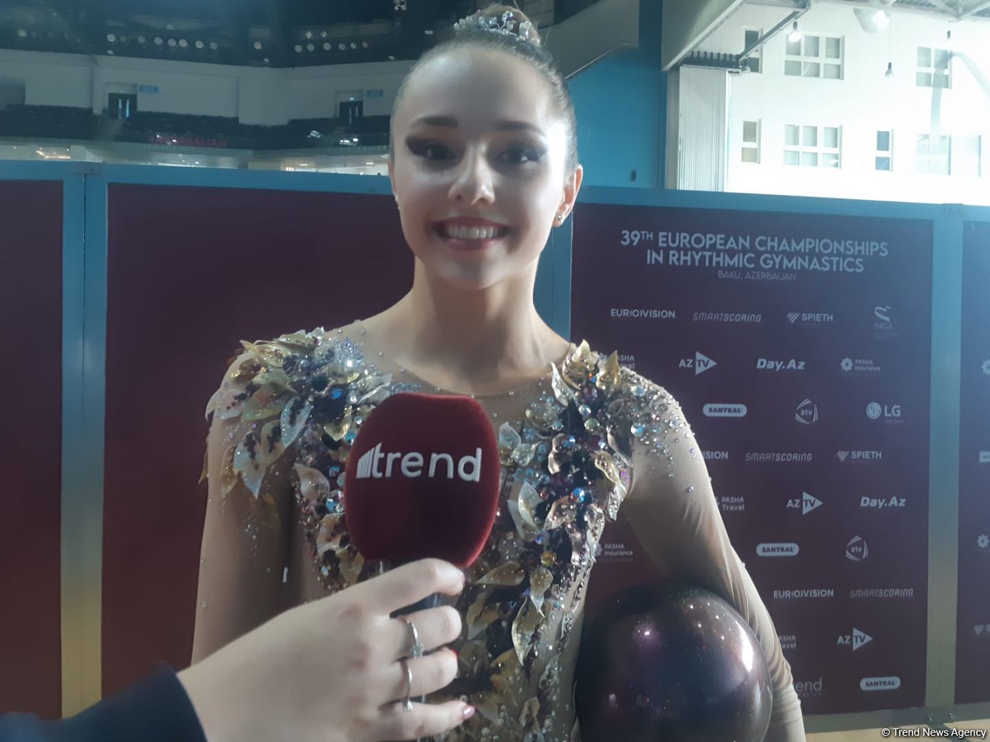 Маскот Луиджи задает особое настроение чемпионату Европы в Баку – гимнастка из Швеции