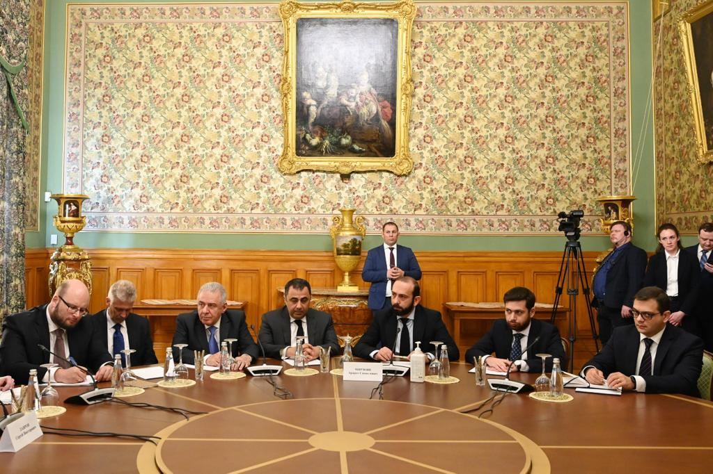 Meeting of FMs of Azerbaijan, Russia, Armenia held in Moscow (PHOTO)