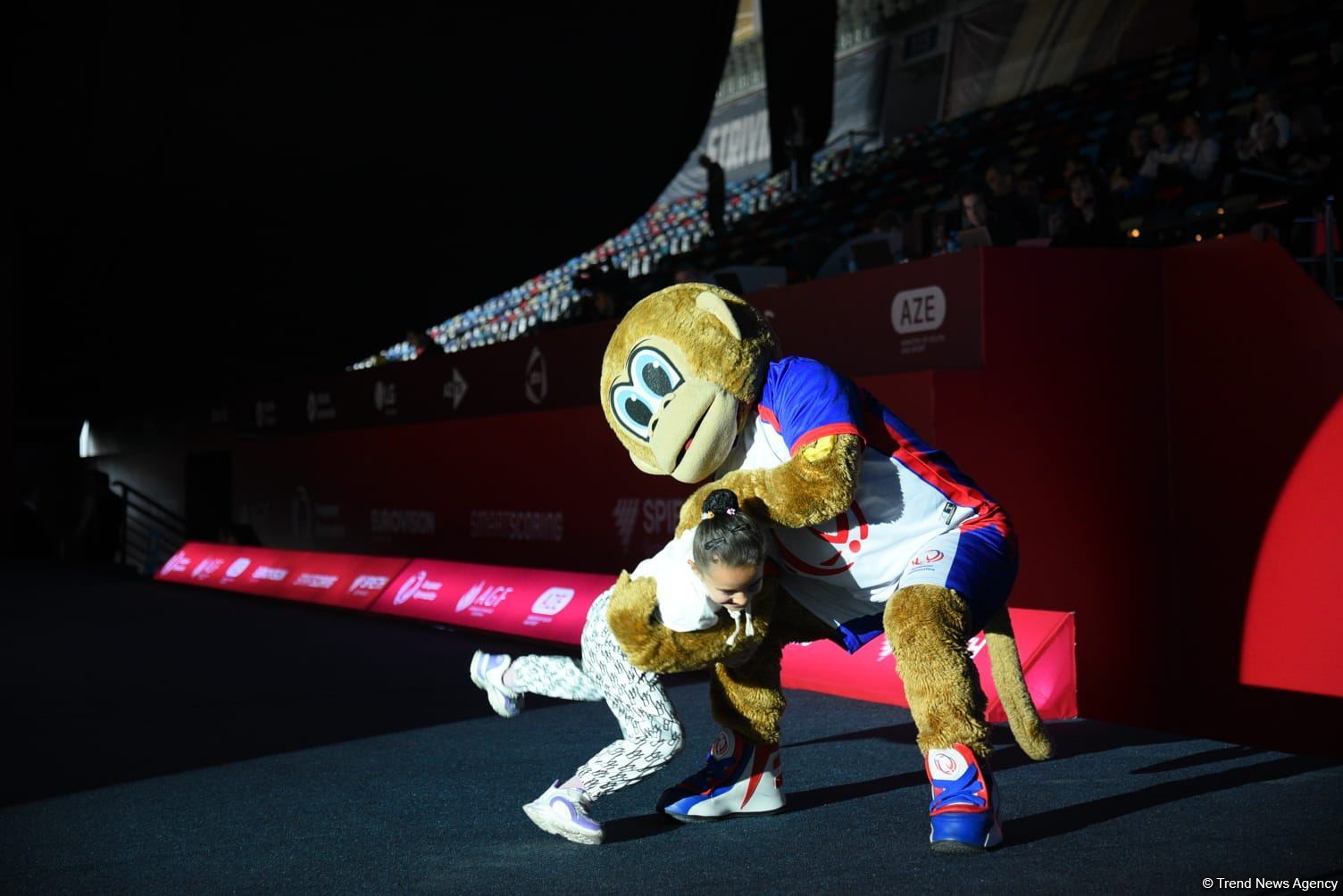 Mascot Luigi entertains audience and gymnasts at 39th European Championship in Rhythmic Gymnastics (PHOTO)