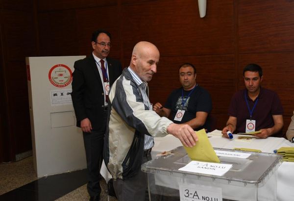 В Азербайджане завершилось голосование во втором туре президентских выборов в Турции