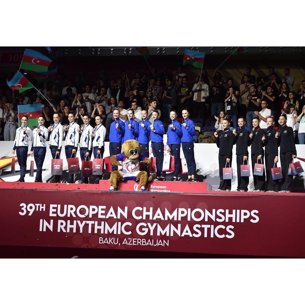 Первый вице-президент Мехрибан Алиева поздравила азербайджанских гимнасток, ставших победительницами чемпионата Европы (ФОТО)