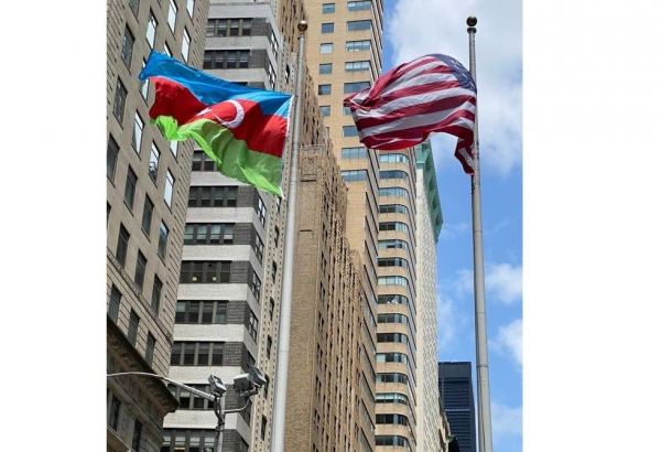 Azerbaijani flag raised in New York (PHOTO)