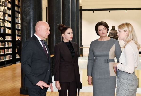 First Lady Mehriban Aliyeva gets acquainted with Martynas Mazvydas National Library of Lithuania (PHOTO/VIDEO)