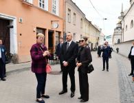 President Ilham Aliyev, First Lady Mehriban Aliyeva walk around Old Town of Vilnius (PHOTO/VIDEO)
