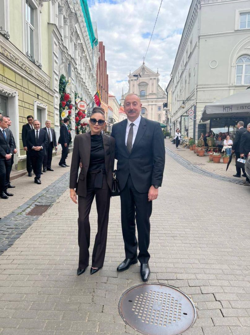 Первый вице-президент Мехрибан Алиева поделилась кадрами из поездки с Президентом Ильхамом Алиевым в Литву (ФОТО)