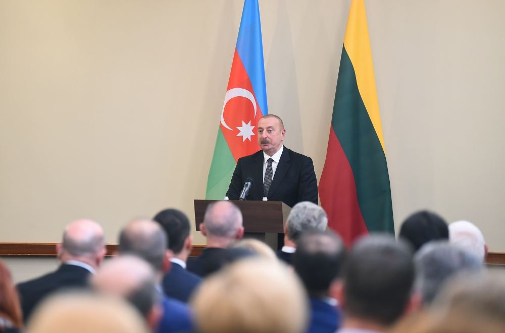Президент Ильхам Алиев: Необходимо обеспечить связь между регионами Каспийского и Балтийского морей