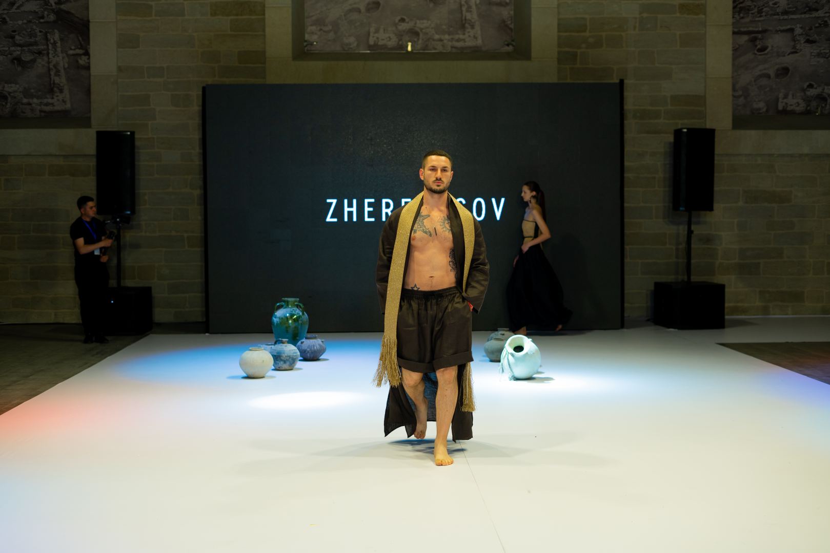 Azerbaijan Fashion Week -2023: от ковровых элементов до стиля бохо и шикарных вечерних нарядов (ФОТО)