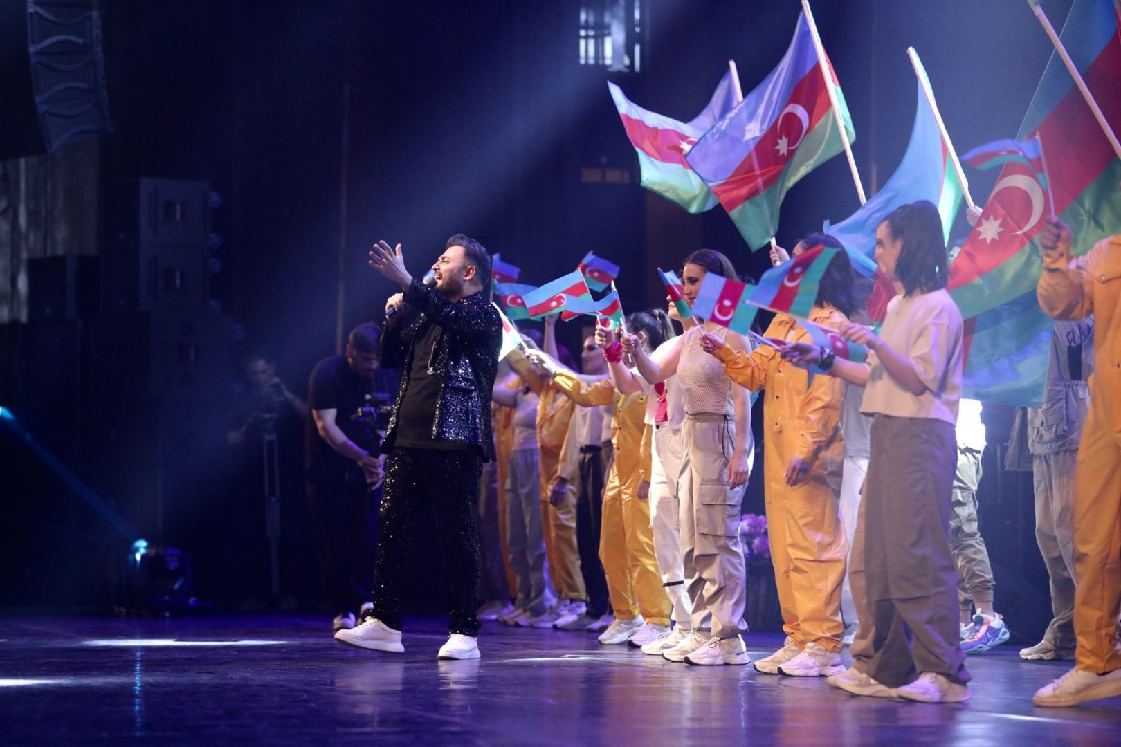 Первый соло-концерт Мурада Арифа во Дворце Гейдара Алиева – великолепное шоу, хиты, дуэты, театрализованные номера (ФОТО/ВИДЕО)
