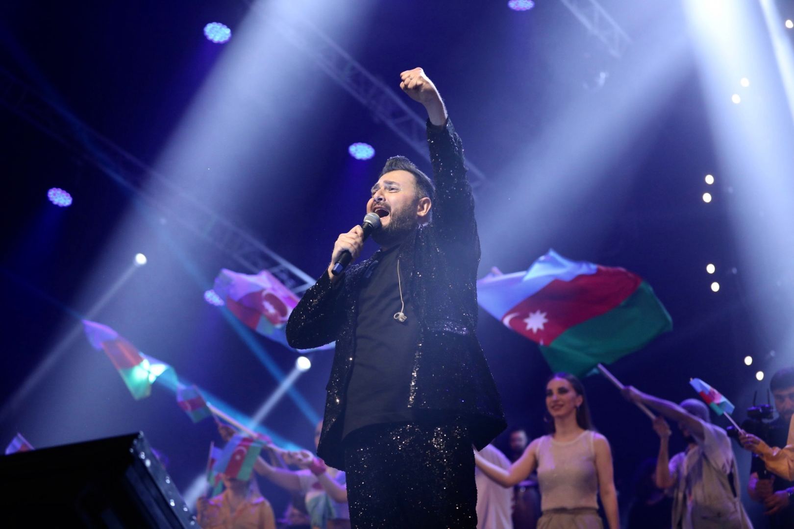 Первый соло-концерт Мурада Арифа во Дворце Гейдара Алиева – великолепное шоу, хиты, дуэты, театрализованные номера (ФОТО/ВИДЕО)